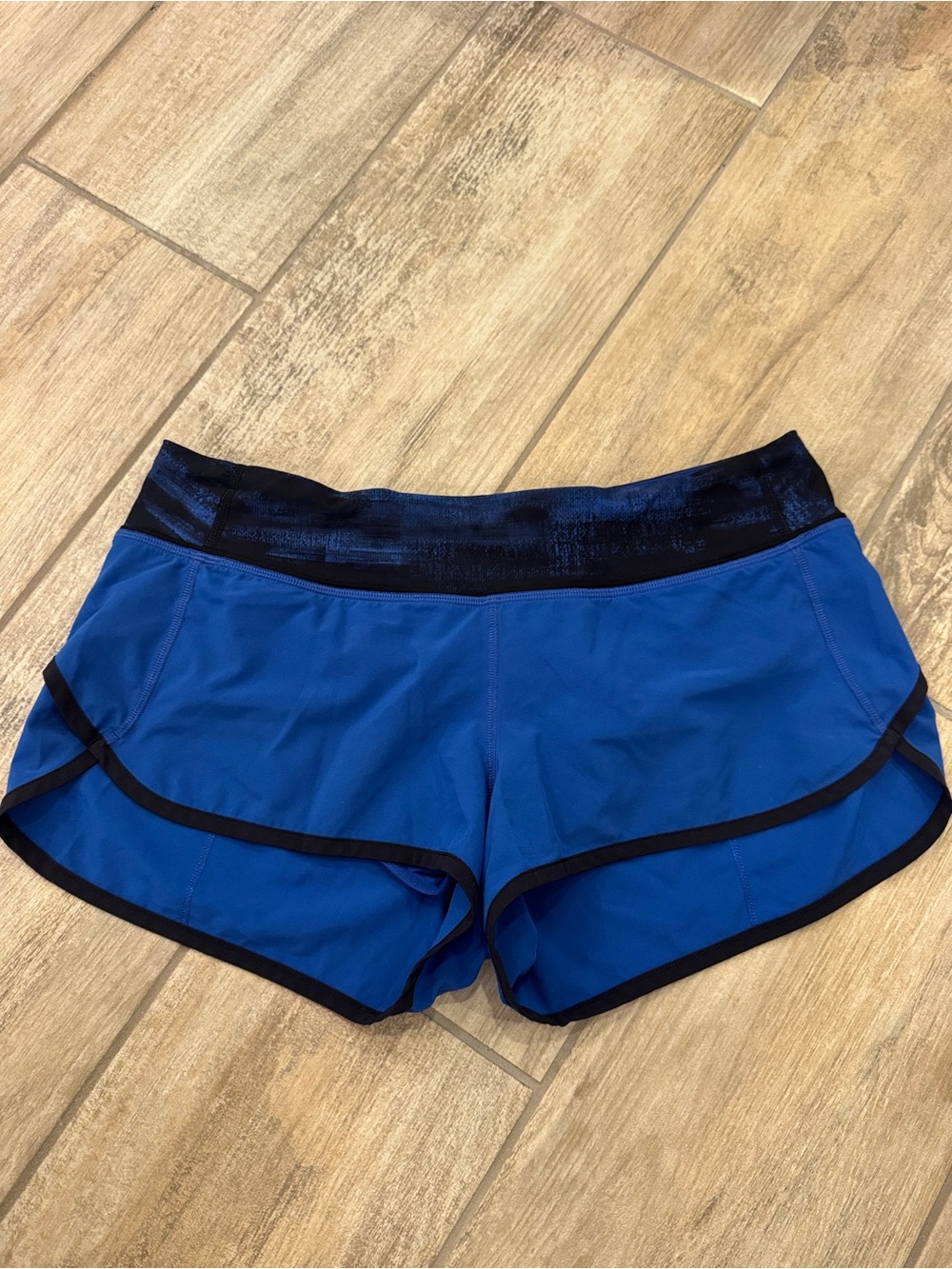 Lululemon Speed Shorts size 8 | original style/fit | 2.5 inches